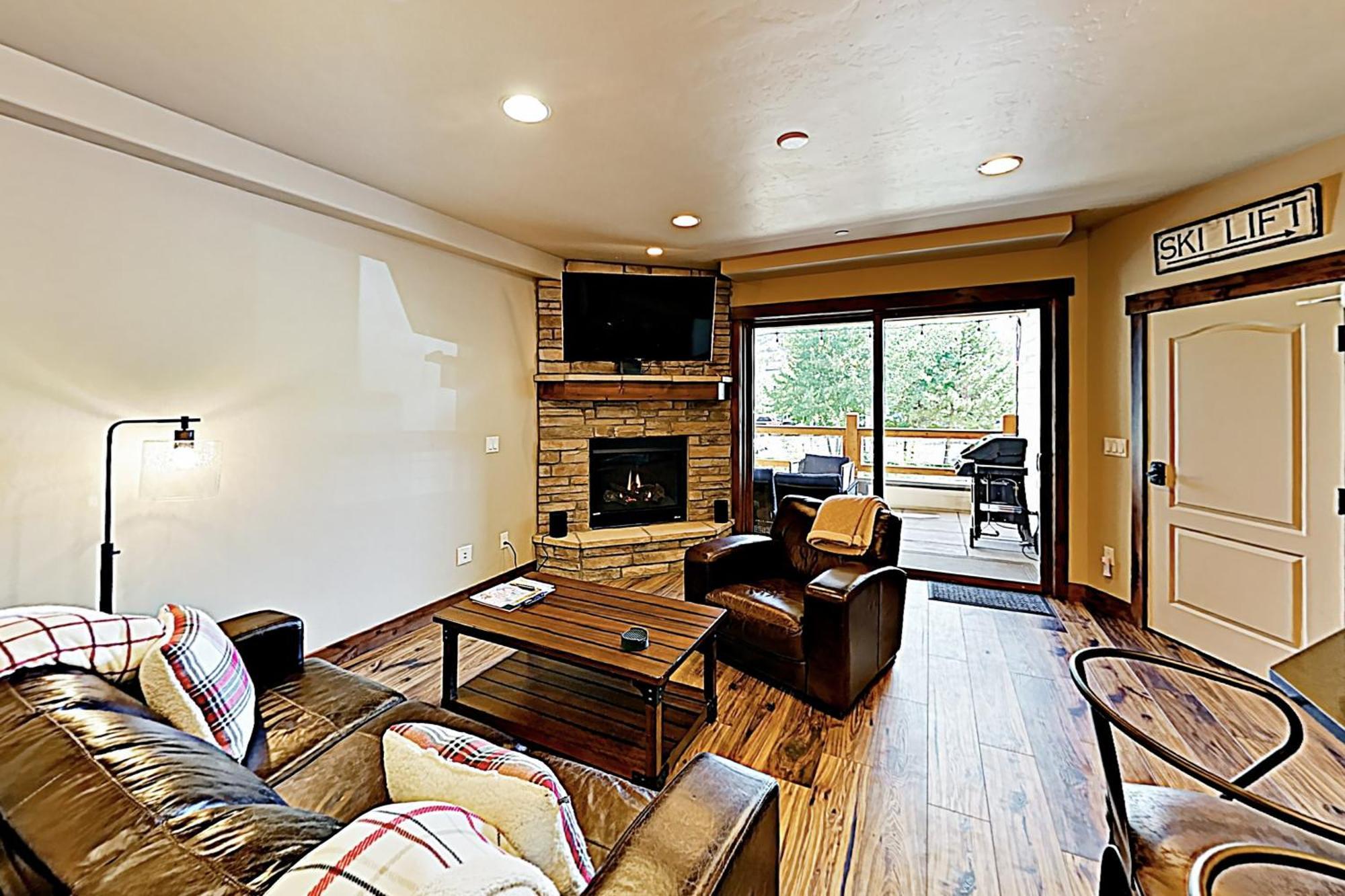 Riverfront Retreat & River'S Edge Townhome Silverthorne Room photo